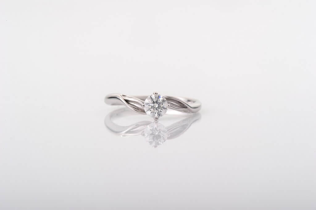 round twisted infinity engagement ring - What is the Round Cut Diamond