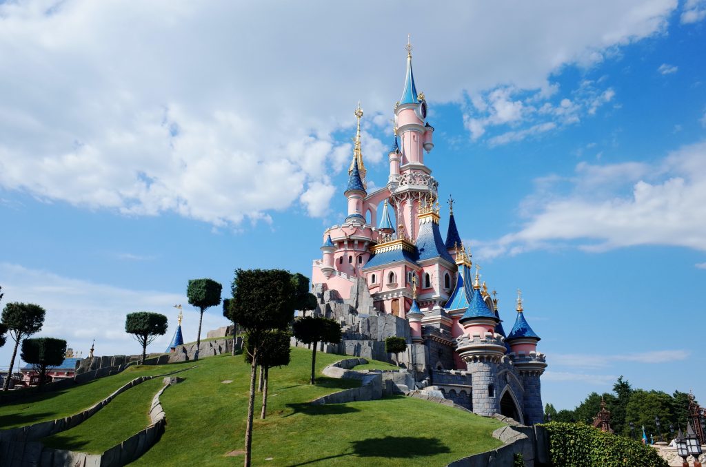 Best place to propose in Orlando, FL - 7 Top Disneyland Spots