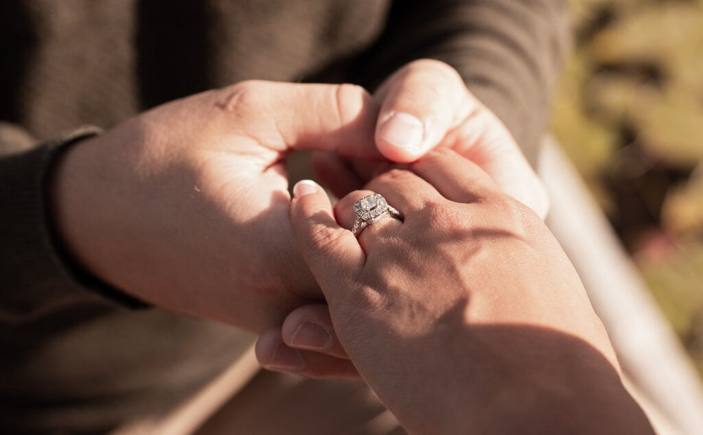 round diamond engagement ring