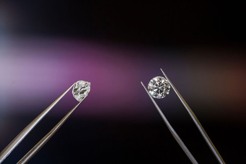 round diamond and rough diamond in tweezers