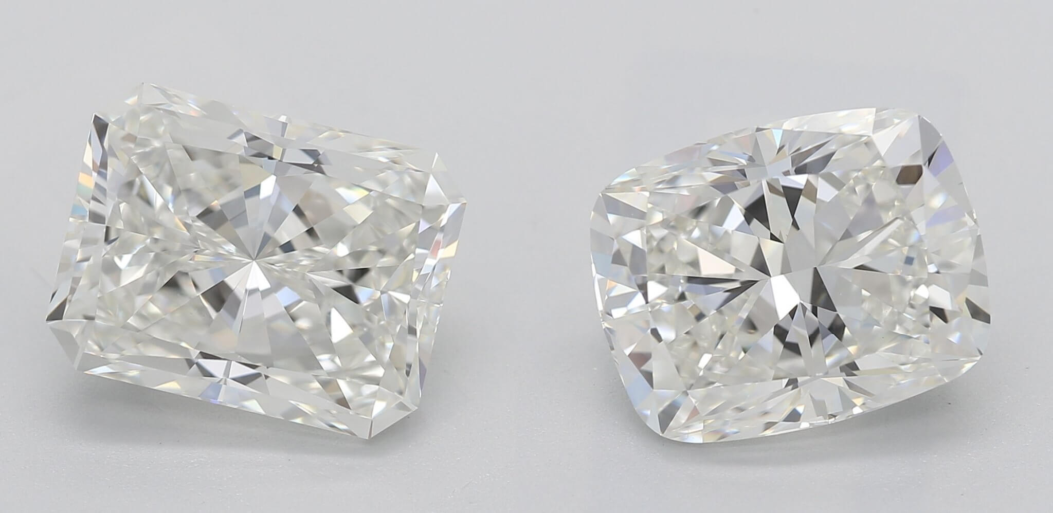 How to Choose Between Radiant and Cushion Cut Diamonds? Insider Guide 