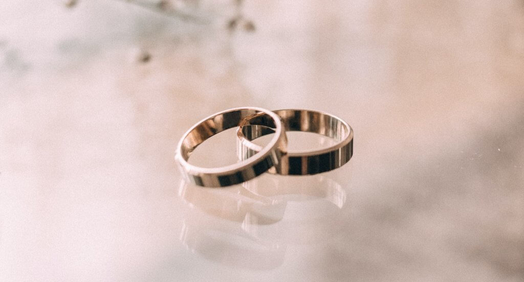 gold wedding band 