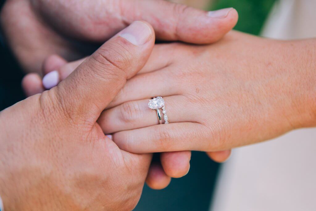 4 PRONG OVAL DIAMOND RING with wedding band 