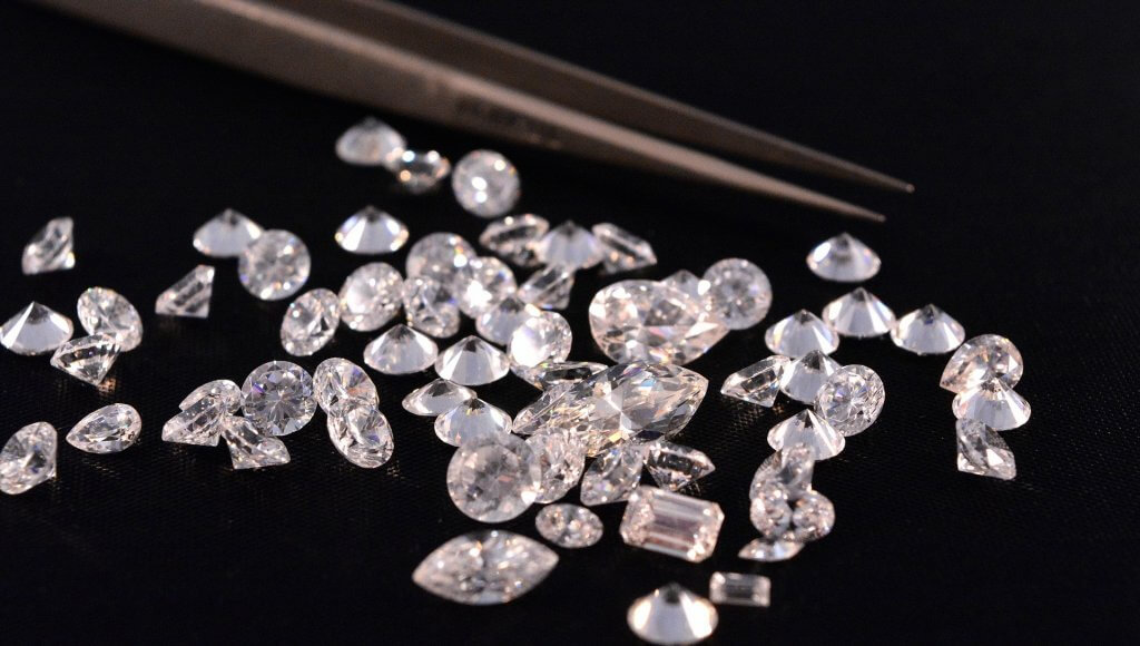 Moissanite vs. Cubic Zirconia: What's the Difference? - Gage Diamonds