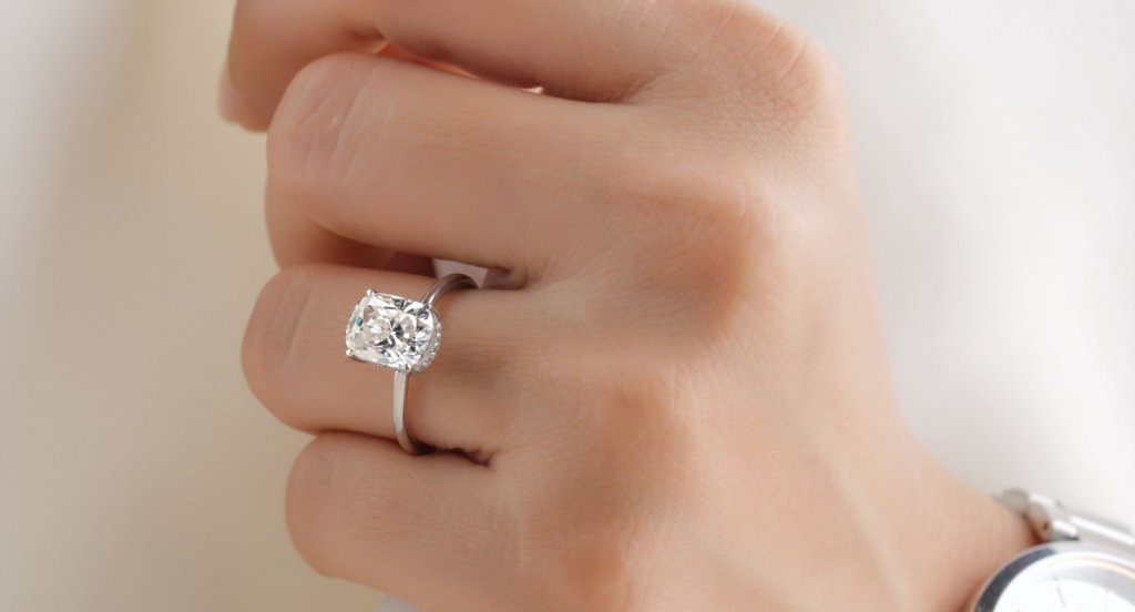 elongated cushion thick girdle diamond ring- What is a Diamond Girdle