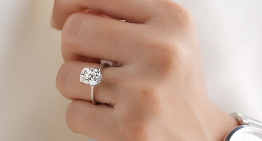 elongated cushion thick girdle diamond ring