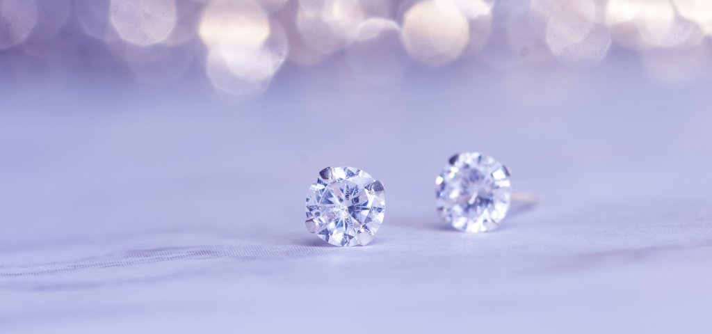 round diamond studs 